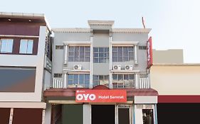 Oyo 24844 Hotel Samrat